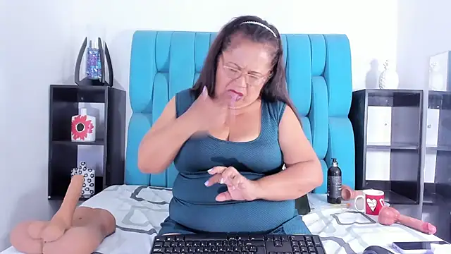 Keira Lennox online show from 03.08.25