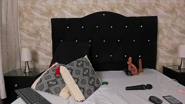 Keira Lennox online show from 10.10.25