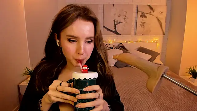 Betty June online show from 02.05.25