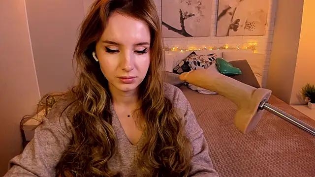 Betty June online show from 02.12.25