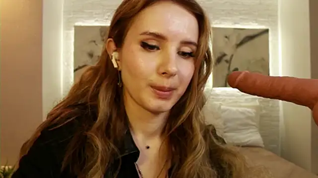 Betty June online show from 03.11.25