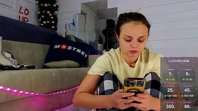 Misss Vikk online show from 12.12.24