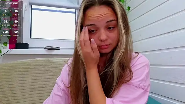 Misss Vikk online show from 10.18.25