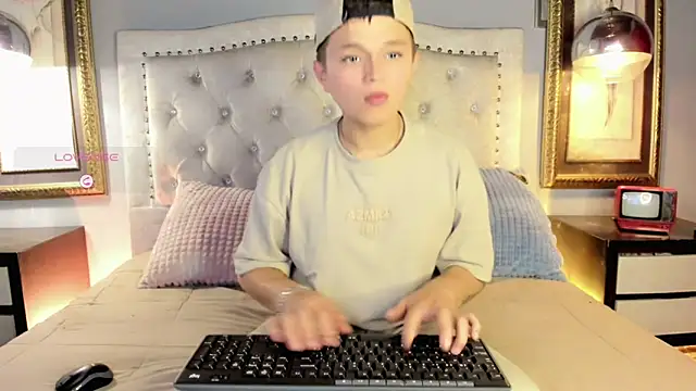 Snapshot of Tim_wolf chatting on 09.11.25 Tim wolf online show from 09.11.25