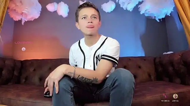 Snapshot of Tim_wolf chatting on 10.27.25 Tim wolf online show from 10.27.25