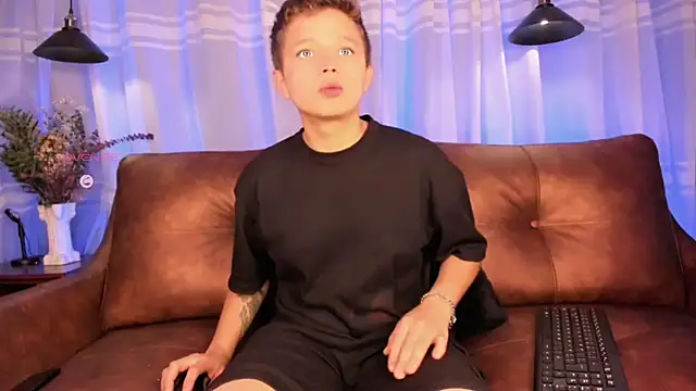 Snapshot of Tim_wolf chatting on 10.28.25 Tim wolf online show from 10.28.25