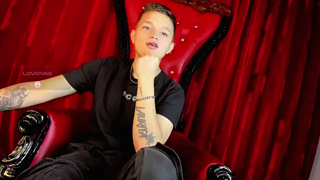 Snapshot of Tim_wolf chatting on 12.05.25 Tim wolf online show from 12.05.25