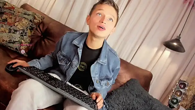 Snapshot of Tim_wolf chatting on 12.15.25 Tim wolf online show from 12.15.25