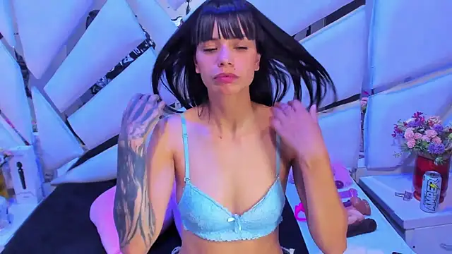 Snapshot of kylie_seex chatting on 11.12.25 kylie seex online show from 11.12.25