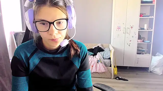 MollyLollipop online show from 10.16.25