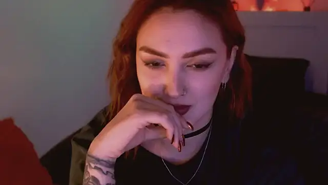 Snapshot of LilyFarey chatting on 12.12.24 LilyFarey online show from 12.12.24