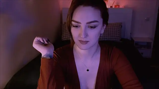 Snapshot of LilyFarey chatting on 01.10.25 LilyFarey online show from 01.10.25