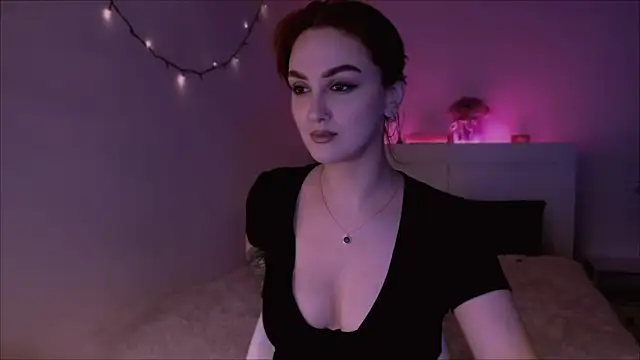 Snapshot of LilyFarey chatting on 02.14.25 LilyFarey online show from 02.14.25