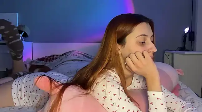 Snapshot of Uniarten chatting on 12.15.24 Uniarten online show from 12.15.24