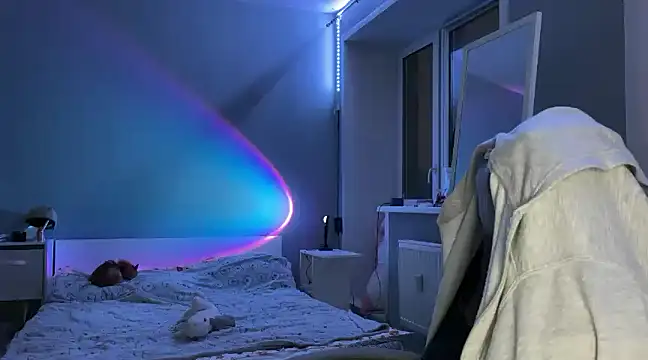 Snapshot of Uniarten chatting on 12.29.24 Uniarten online show from 12.29.24