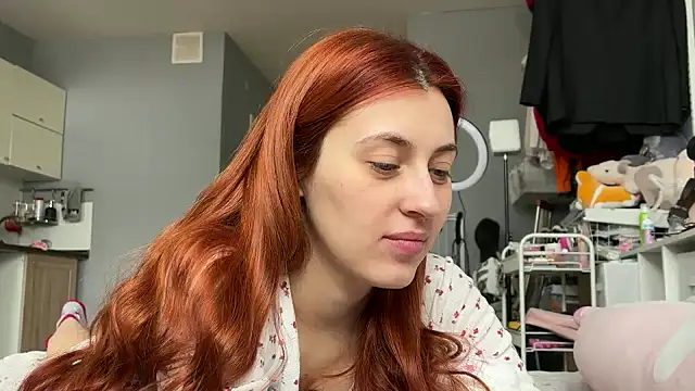 Snapshot of Uniarten chatting on 02.27.25 Uniarten online show from 02.27.25