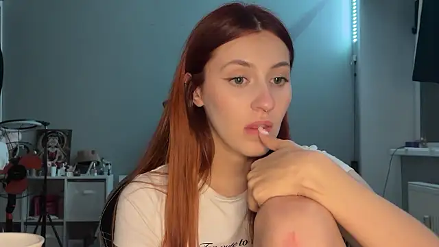 Snapshot of Uniarten chatting on 09.23.25 Uniarten online show from 09.23.25