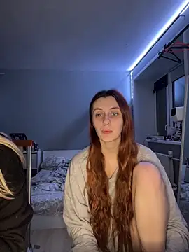 Snapshot of Uniarten chatting on 11.16.25 Uniarten online show from 11.16.25