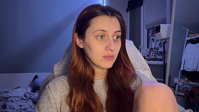 Snapshot of Uniarten chatting on 11.21.25 Uniarten online show from 11.21.25