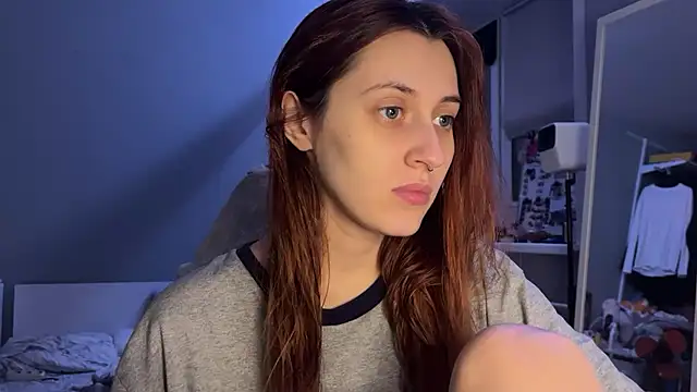 Snapshot of Uniarten chatting on 11.22.25 Uniarten online show from 11.22.25