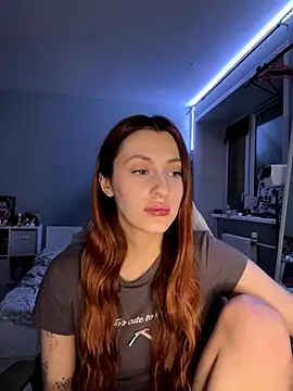 Snapshot of Uniarten chatting on 11.23.25 Uniarten online show from 11.23.25