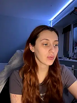 Snapshot of Uniarten chatting on 11.25.25 Uniarten online show from 11.25.25