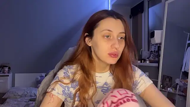 Snapshot of Uniarten chatting on 12.14.25 Uniarten online show from 12.14.25