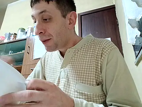 Snapshot of White_rabbit_ chatting on 11.10.25 White rabbit online show from 11.10.25