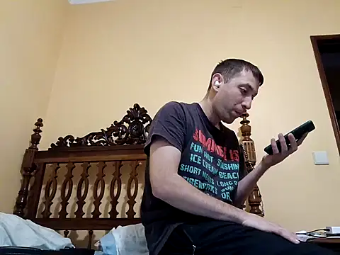 Snapshot of White_rabbit_ chatting on 11.12.25 White rabbit online show from 11.12.25