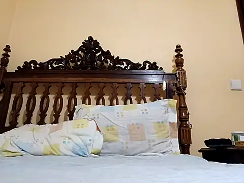 Snapshot of White_rabbit_ chatting on 11.23.25 White rabbit online show from 11.23.25