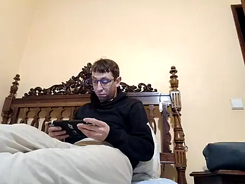 Snapshot of White_rabbit_ chatting on 11.25.25 White rabbit online show from 11.25.25