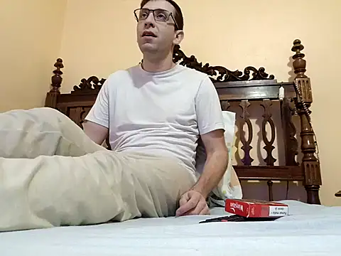 Snapshot of White_rabbit_ chatting on 12.02.25 White rabbit online show from 12.02.25