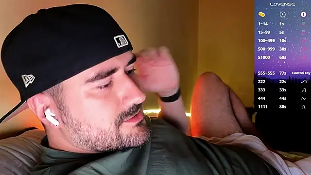 Snapshot of DominantTheo chatting on 11.14.25 DominantTheo online show from 11.14.25