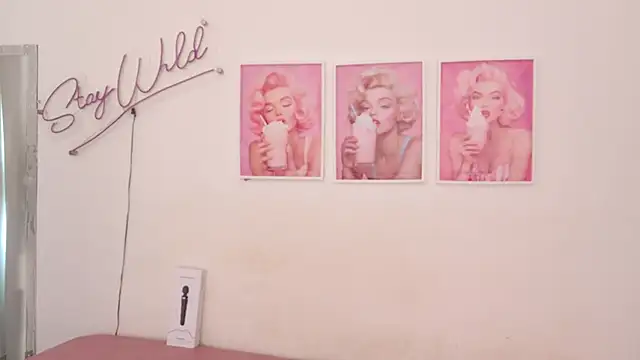 Adele LatinLady online show from 04.11.26