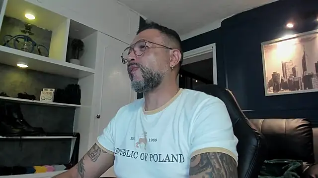 Snapshot of MrFrank_tattoo chatting on 06.16.26 MrFrank tattoo online show from 06.16.26
