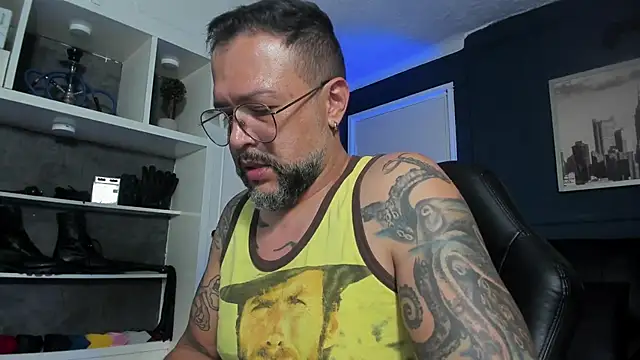 Snapshot of MrFrank_tattoo chatting on 06.23.26 MrFrank tattoo online show from 06.23.26