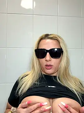 Strongqueen online show from 11.20.25