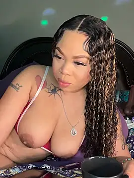 Snapshot of ThickAssRena chatting on 07.06.26 ThickAssRena online show from 07.06.26