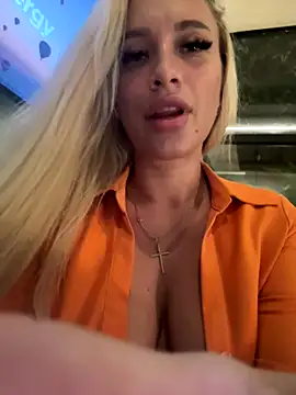 Snapshot of SinwithAmy chatting on 10.08.25 SinwithAmy online show from 10.08.25