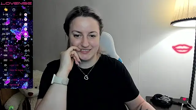 Snapshot of Christen_John_lover chatting on 02.21.25 Christen John lover online show from 02.21.25