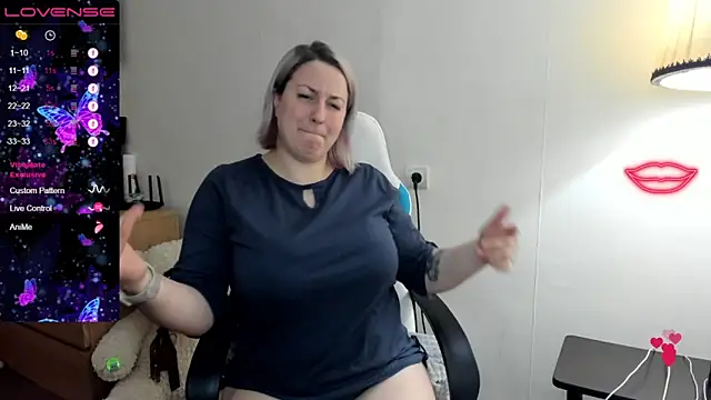 Snapshot of Christen_John_lover chatting on 03.01.25 Christen John lover online show from 03.01.25