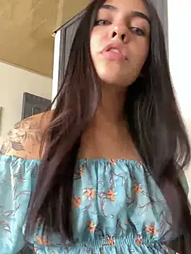 Snapshot of DaphneUwu chatting on 03.16.25 DaphneUwu online show from 03.16.25