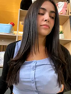 Snapshot of DaphneUwu chatting on 10.14.25 DaphneUwu online show from 10.14.25