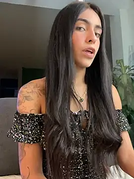 Snapshot of DaphneUwu chatting on 06.16.26 DaphneUwu online show from 06.16.26