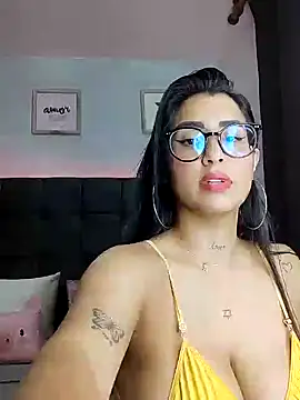 Snapshot of lovely_violet13 chatting on 12.12.24 lovely violet13 online show from 12.12.24