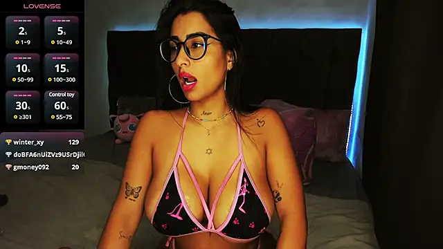 Snapshot of lovely_violet13 chatting on 03.15.25 lovely violet13 online show from 03.15.25