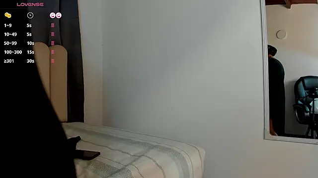 Snapshot of Dounia_nagi chatting on 10.29.25 Dounia nagi online show from 10.29.25