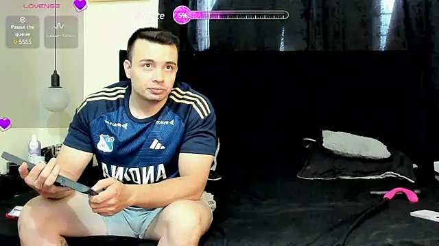 Snapshot of lissandthor13 chatting on 02.15.25 lissandthor13 online show from 02.15.25