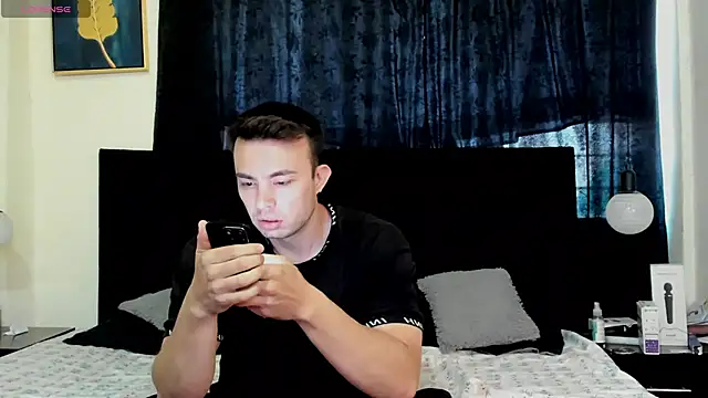 Snapshot of lissandthor13 chatting on 11.19.25 lissandthor13 online show from 11.19.25