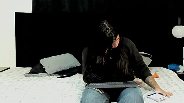 Snapshot of lissandthor13 chatting on 12.16.25 lissandthor13 online show from 12.16.25